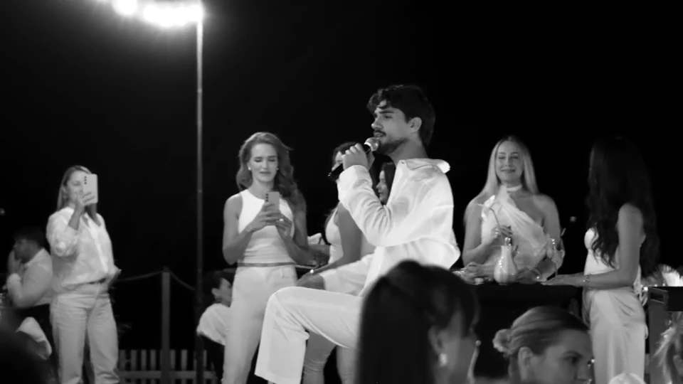 Live Night - kadar iz videa